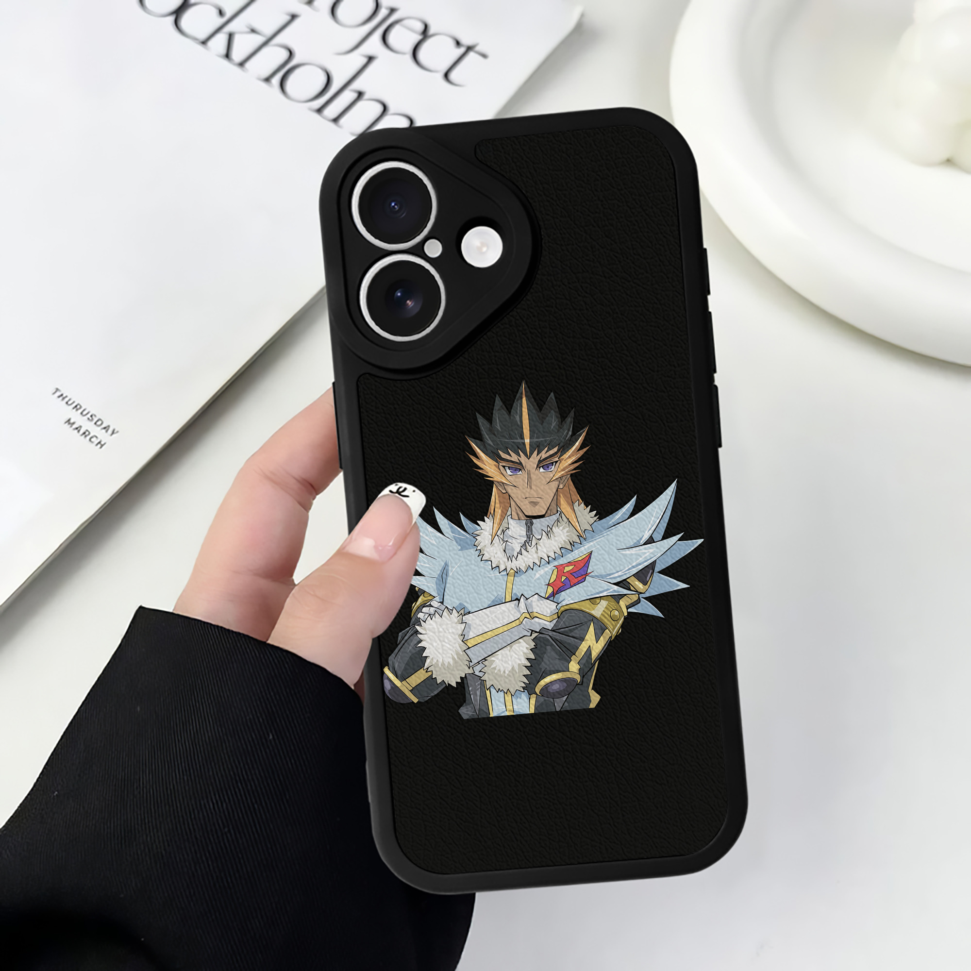 （画像用） 遊☆戯☆王 Yu-Gi-Oh! 【iPhone 16シリーズ対応】シリコンスマホケース（レザー調） 材質：シリコン